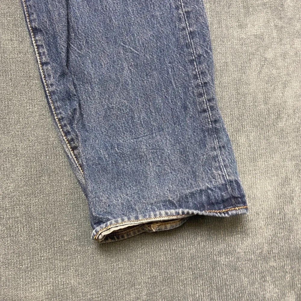 Levi's 501 Jeans Mens 44x34 Blue Denim Cotton Straight Leg Light Wash Zip Fly